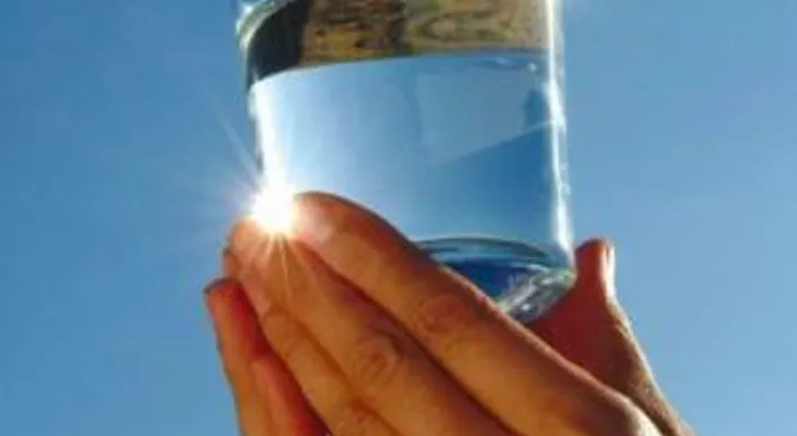 "Beba agua y alimente la paz"