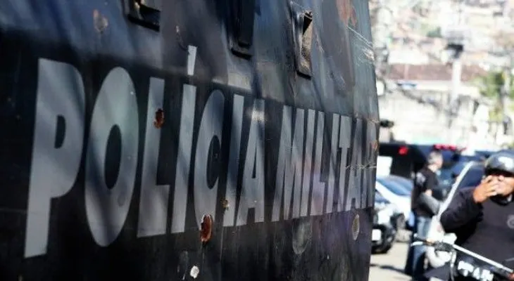 Hombres atacan tiros una estación policial en Río de Janeiro