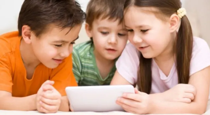 Niños: Por qué no debes entretenerlos con una tablet