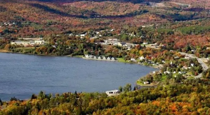 Ofrecen trabajo y tierra a interesados en mudarse en una isla canadiense 