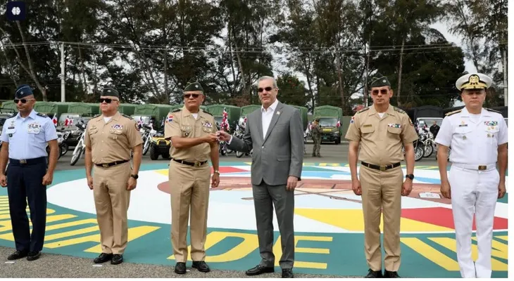 Abinader entrega 183 vehículos para reforzar FFAA y Cuerpos de Seguridad