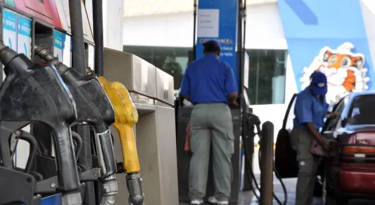  Industria y Comercio baja RD$1.00 a gasolinas; deja el GLP al mismo precio