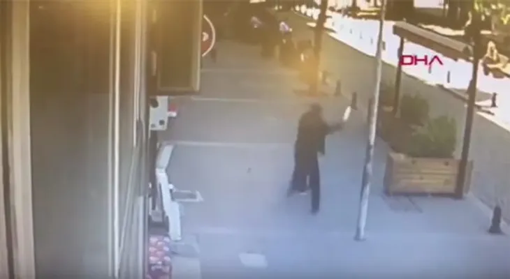 Hombre golpea a su ex-esposa a plena luz del día: un héroe desconocido entra en acción