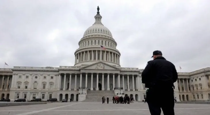 El Capitolio evacuado por el sobrevuelo de una avioneta
