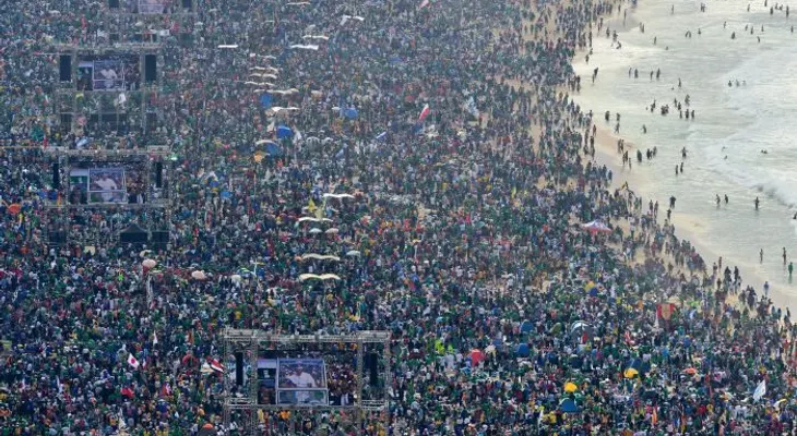 Brasil: Multitud amanece en la playa de Copacabana para recibir al papa
