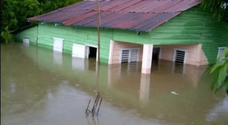 Casi 800 personas han sido desplazadas por las lluvias; 20 provincias en alerta 