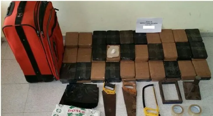 La DNCC atrapa dos hombres con 92 paquetes de droga en Azua            