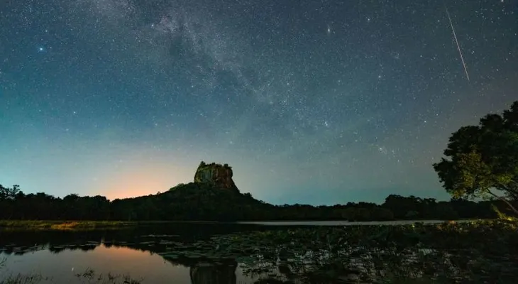 Perseidas y eclipse solar coinciden en un raro espectáculo celeste esta semana