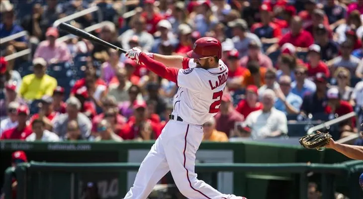 Filis ganan 7 a 2 a Marlins; Dominic Brown jonronea de nuevo