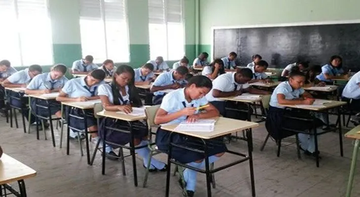 Pruebas Extraordinarias de Octavo Grado se desarrollan con masiva asistencia y en orden