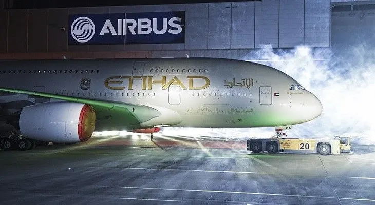 Piloto de Etihad Airways da la vuelta para que dos abuelos se despidan de nieto gravemente enfermo