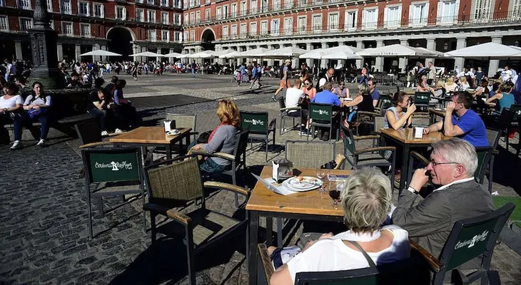 Indignación en España por comportamiento de aficionados del PSV