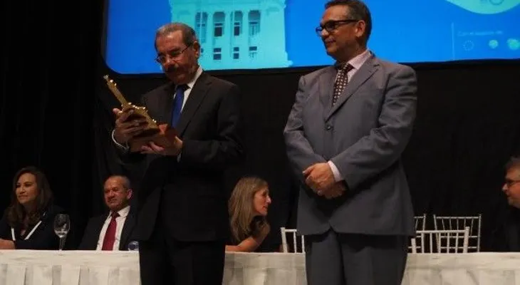 Medina entregará segundo Premio Provincial a la Calidad de Santiago