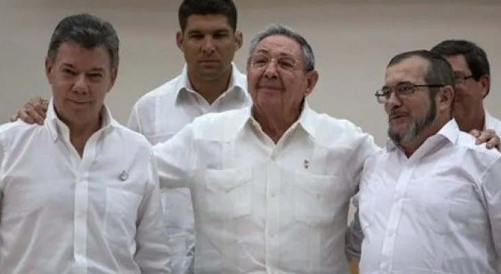 Santos y las FARC firman acuerdo para dejación de armas