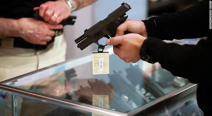 La venta de armas se disparó en el "viernes negro"
