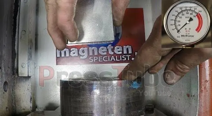 ¡Por fin! La famosa prensa hidráulica choca con un rival invencible