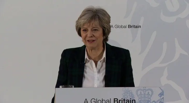 Theresa May se compromete a publicar Libro blanco sobre el brexit
