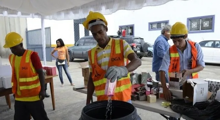 Aduanas destruye bebidas, cigarrillos y mercancías  falsificadas por más de RD$17 MM