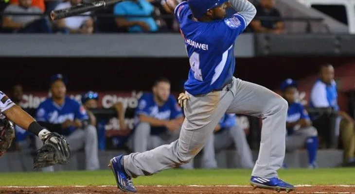 Leones ganan y empatan con las Estrellas y Licey en primer lugar