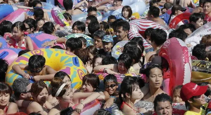 Virus, parásitos y hongos, un riesgo en las piscinas