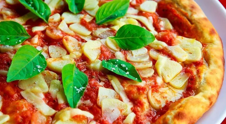El Papa Francisco regaló pizza napolitana a los pobres