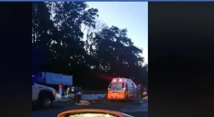 Accidente frente a Jacaranda, Bonao; un muerto (Robin García Arroyo); heridos: Plablito Medina, Florian, Ana Monte Almánzar y Gregory Francisco Marmolejo