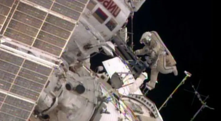 Astronautas ponen en órbita satélite peruano 