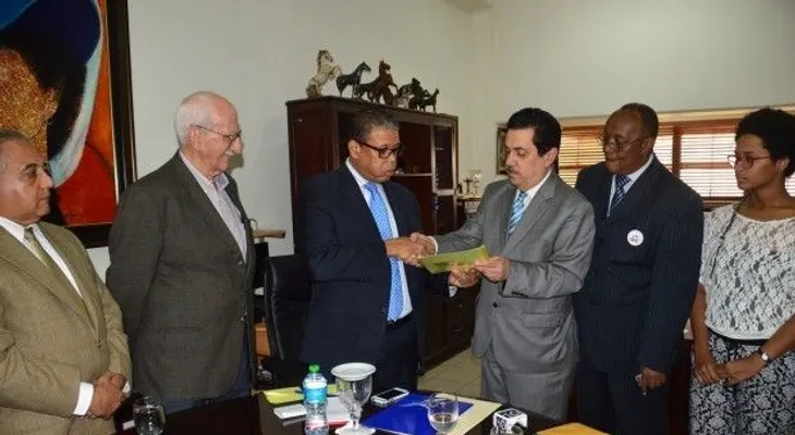 Acuerdan enviar al exterior libros de autores dominicanos