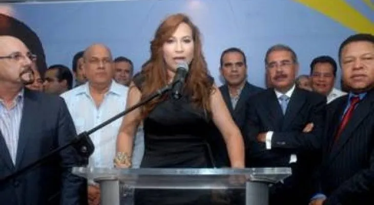 Gobernadora retira candidatura a la Alcaldía de Santiago