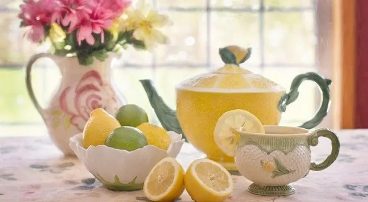 Un remedio sencillo y poderoso: agua tibia con limón en ayunas