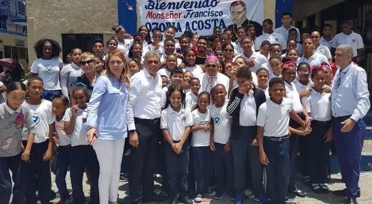 En visita pastoral, Colegio San Juan recibe a Monseñor Ozoria