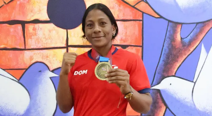 Estefani Almánzar gana oro en boxeo en Centroamericanos y del Caribe tras solo tres meses de preparación