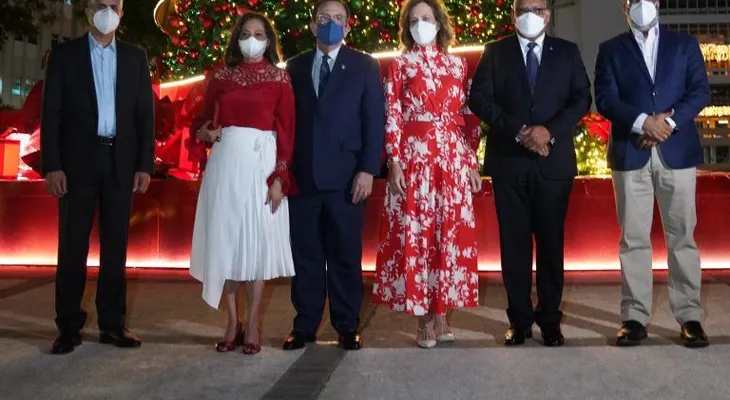 El Banco Central enciende su árbol de Navidad