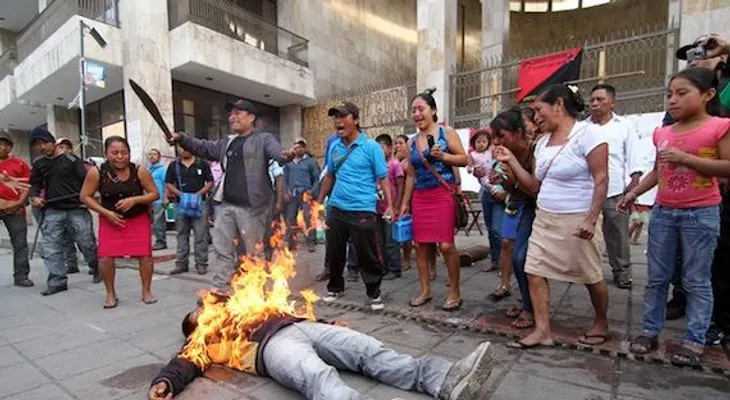Apagan fuego afectó la Lotería Nacional; solo afectó una computadora, dos escritorios y un archivo