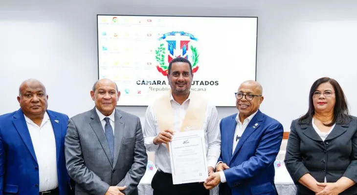 INFOTEP entrega 610 certificados a 287 servidores de la Cámara de Diputados