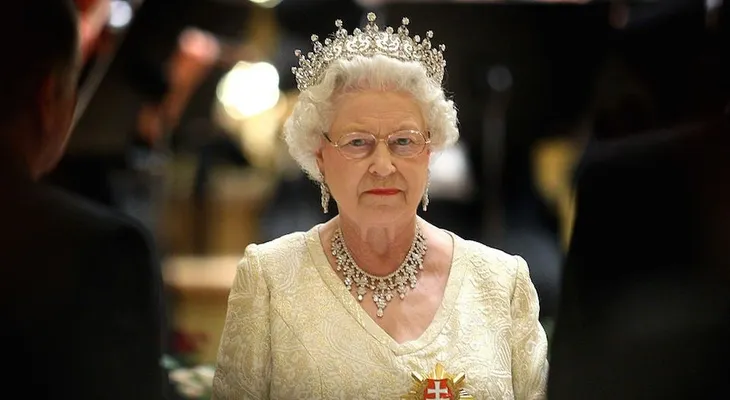 La vida de la reina Isabel II en 14 datos