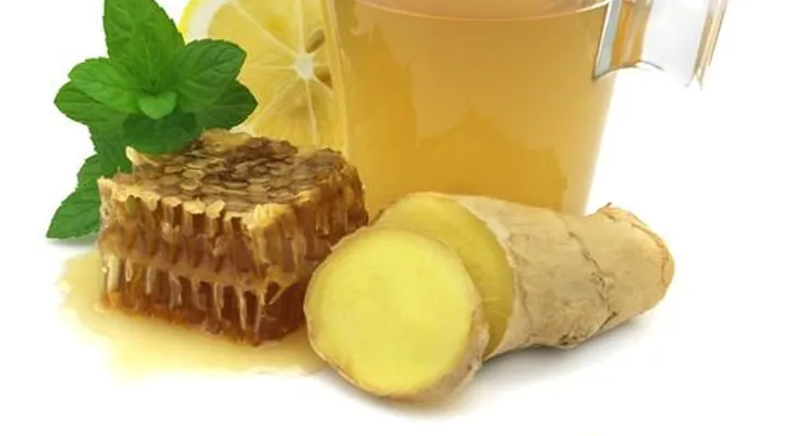 Un delicioso te de jengibre y miel para combatir los resfriados y la gripe