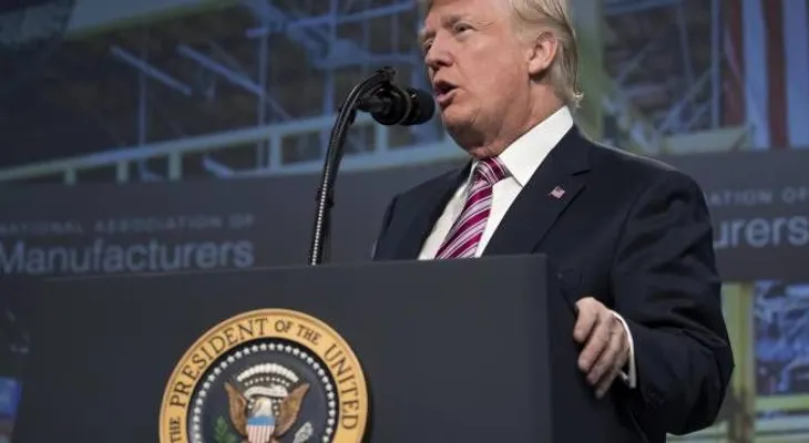 Trump critica a las autoridades de Puerto Rico por su "pobre liderazgo"