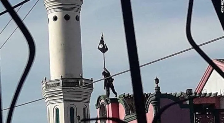 La amenaza de ISIS crece en el sudeste asiático: su bandera ondea en Filipinas