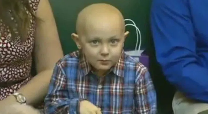 El niño que hizo realidad su deseo de ser famoso en China murió de cáncer