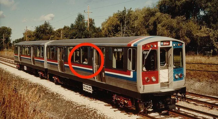 Los pasajeros se burlaron, pero callaron avergonzados cuando se enteraron de su conducta.