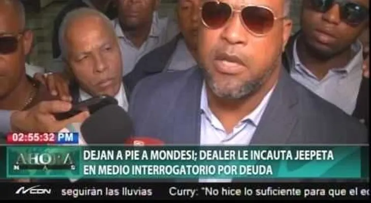 Raúl Mondesí le llevan la jeepeta mientras era interrogado (VIDEO)