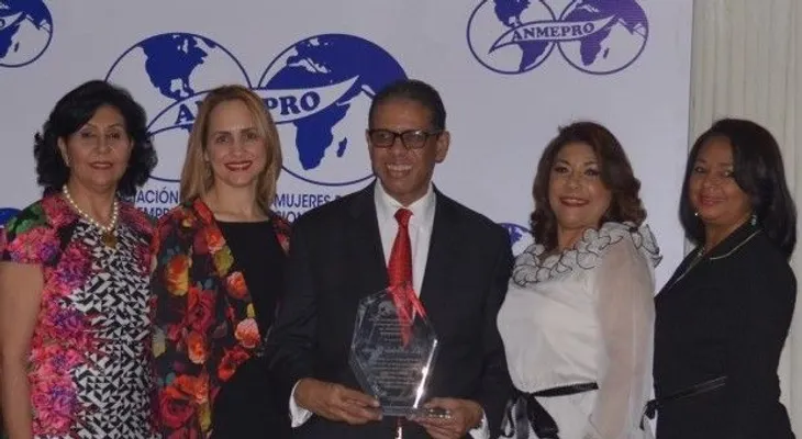 Reconocen labor de Modesto Guzmán en el Inposdom
