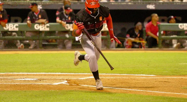 Leones conectan cuatro extrabases, pero caen en el Tetelo