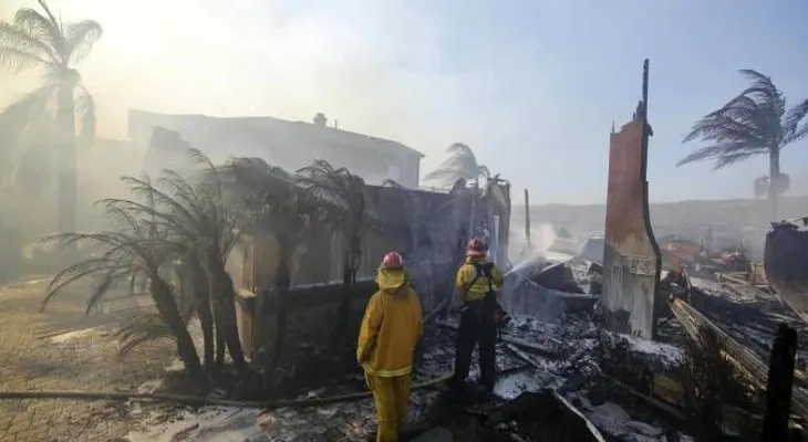 Tres muertos y más de 1,000 edificios destruidos por incendios en California