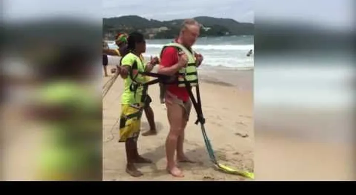 Graba la trágica muerte de su esposo cuando hacía "parasailing"