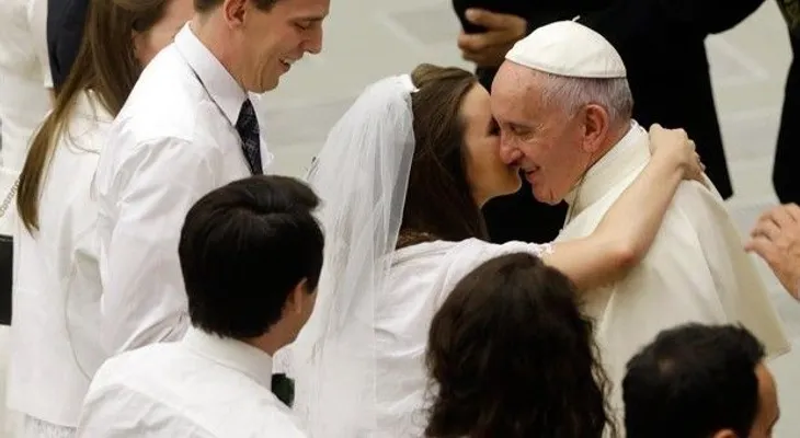 Papa pide mejor trato para los divorciados