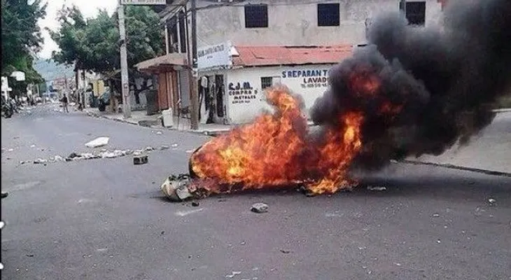 En Baitoa inician paro por 24 horas