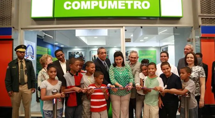 Vicepresidenta inaugura quinto centro tecnológico para usuarios del Metro 