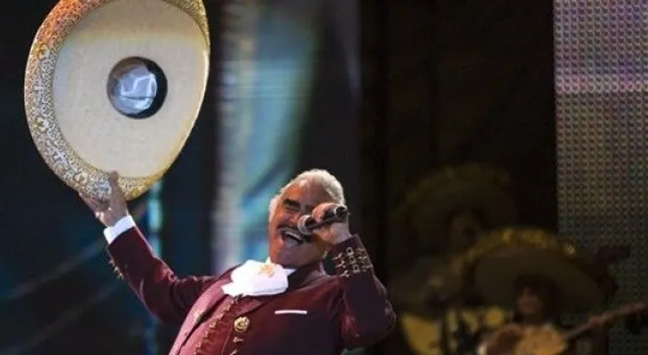 Vicente Fernández se apodera del Estadio Azteca